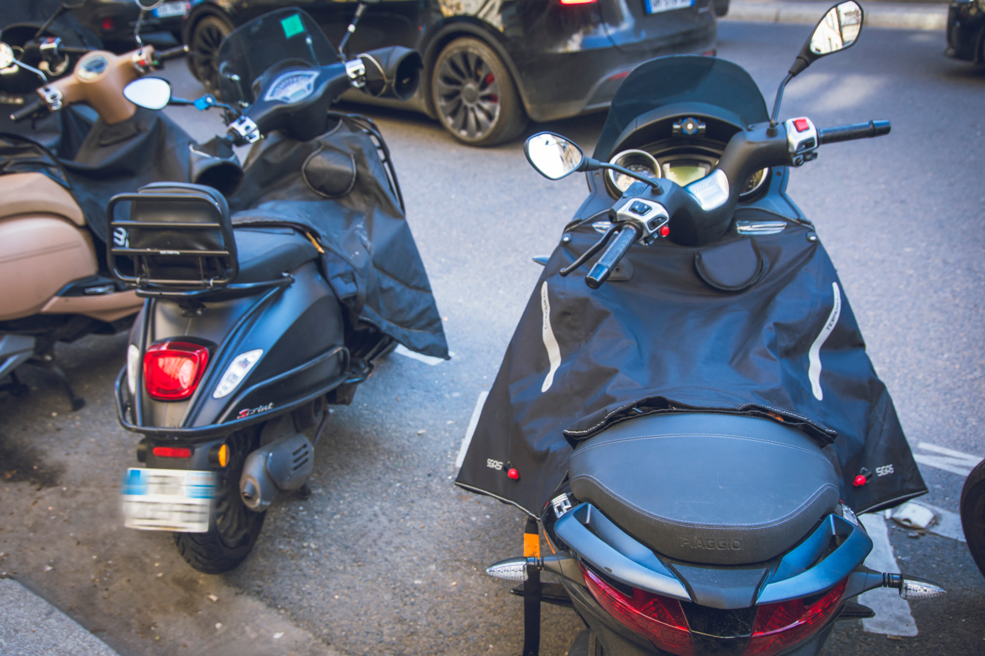 Ils oublient de déclarer le vol de leur scooter, la mairie de Paris leur réclame 18.000 euros d’amende de stationnement