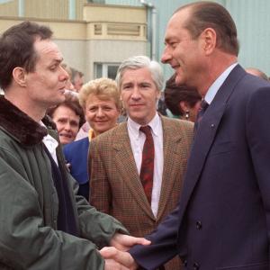 Paul Kauffmann serre la main du Premier ministre Jacques Chirac (1988)