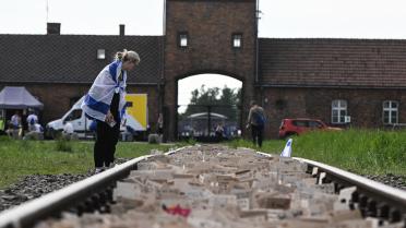 80 ans de la libération d'Auschwitz : Esther Senot, rescapée du camp d'extermination, livre son témoignage pour l'Histoire