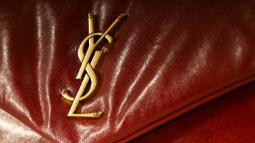 Des dessins de nus signés Yves Saint Laurent trouvent preneurs aux enchères.