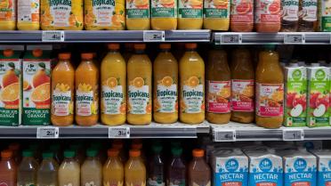 Moins 30% en 10 ans, prix, production... Comment expliquer la baisse de la consommation de jus de fruits des Français ? 