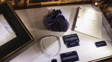 La cité de la mer à Cherbourg expose une quarantaine d'objets de l'épave. 