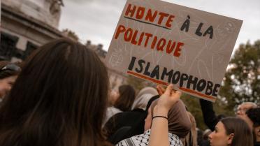 Utilisé par les uns, dénoncé par les autres... La gauche se déchire sur l'emploi du terme islamophobie