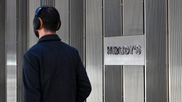L'agence Moody's a abaissé vendredi la note des États-Unis, alors que les tensions liées à sa guerre commerciale, notamment avec la Chine, commençaient tout juste à s'apaiser.