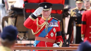 A Londres, la parade d'anniversaire du roi rend hommage aux victimes du crash du vol de l'Air India