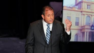 Arrestation musclée d'un candidat à la mairie de New York par la police de l'immigration