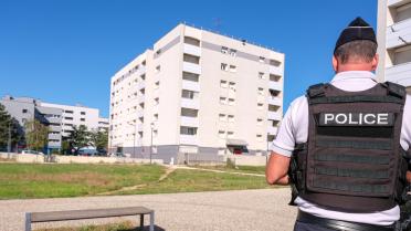 Scandale dans la police du 93 : un policier jugé pour faux en écriture publique et violences aggravées 