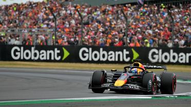 Formule 1 :  Max Verstappen en pole position du Grand Prix de Silverstone devant les deux McLaren
