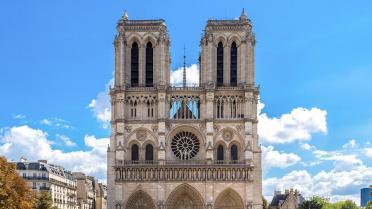 Emmanuel Macron inaugure les deux tours de Notre-Dame de Paris ce vendredi 19 septembre. 