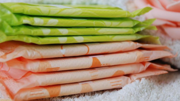 règles, serviette hygiéniques, menstruations