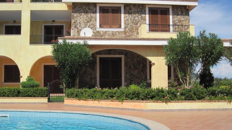 maison piscine été vacances / Pixabay