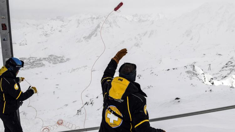 Pisteurs, montagne, Alpes, avalanche, PHILIPPE DESMAZES / AFP 1280