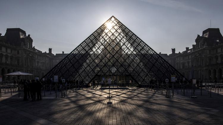 pyramide du Louvre, Ieoh Ming Pei, crédit : CHRISTOPHE ARCHAMBAULT / AFP