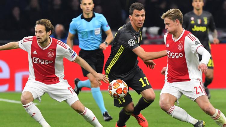 Daley Blind et Frenkie de Jong face à la Juve (1280x640) EMMANUEL DUNAND / AFP