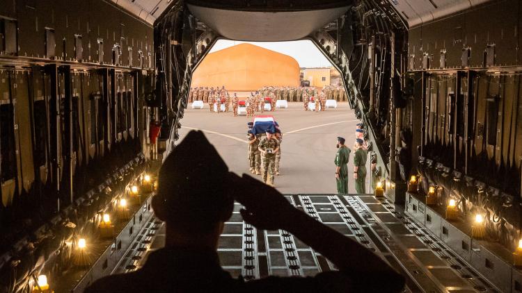 Cercueil soldats français Mali (2000x1000) Etat-major des armées/ECPAD