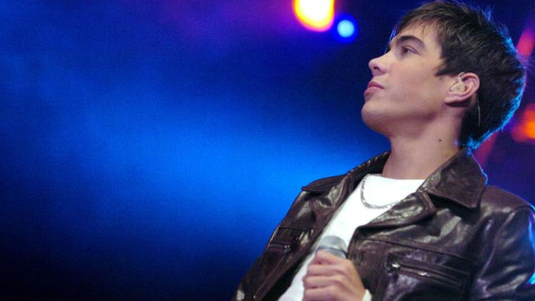 Grégory Lemarchal lors d'un concert en 2005 en Belgique. VIRGINIE LEFOUR / BELGA / AFP