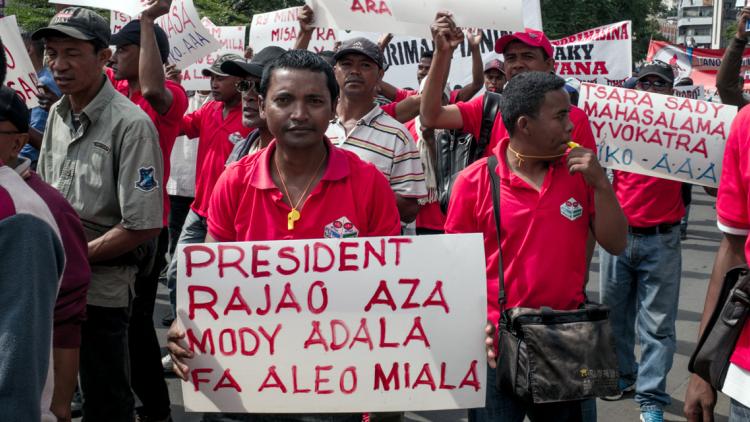 Photo de manifestation à Madagascar (1280x640) RIJASOLO / AFP