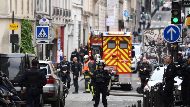 prise otage paris petites écuries 1280