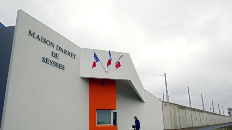 Une dizaine d'autres détenus ont vu leur état de santé examiné. "Rien de grave" n'a été décelé.