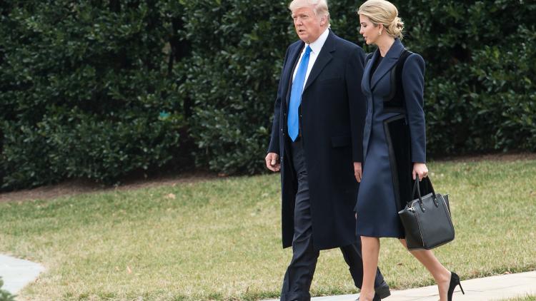 Donald Trump et sa fille Ivanka ont accueilli le corps d'un soldat tué au Yémen