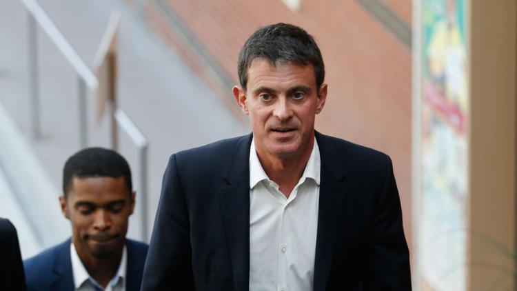 Manuel Valls à la mairie d'Évry, dimanche. 