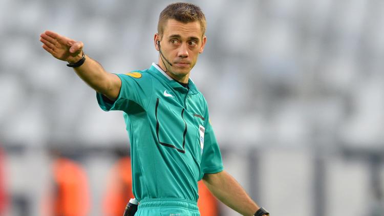 Clément Turpin (1280x640) NICOLAS TUCAT / AFP