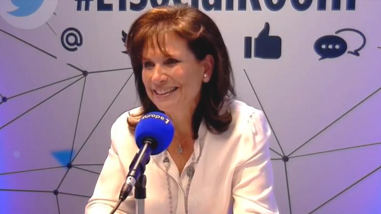 Anne Sinclair dans la Social Room - Europe 1 - 1280x640 