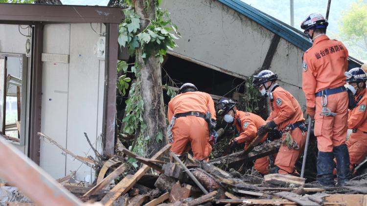 Dans le nord de l'archipel, les secouristes continuent de chercher des survivants du typhon Lionrock. Japon