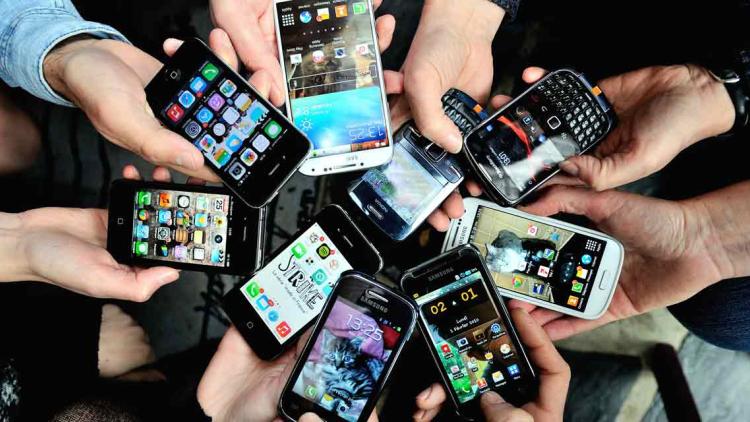 29.05.Telecom.smartphone.telephone.PHILIPPE HUGUEN  AFP.1280.640