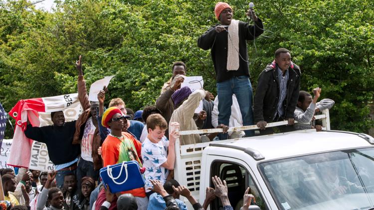 migrants calais 1280