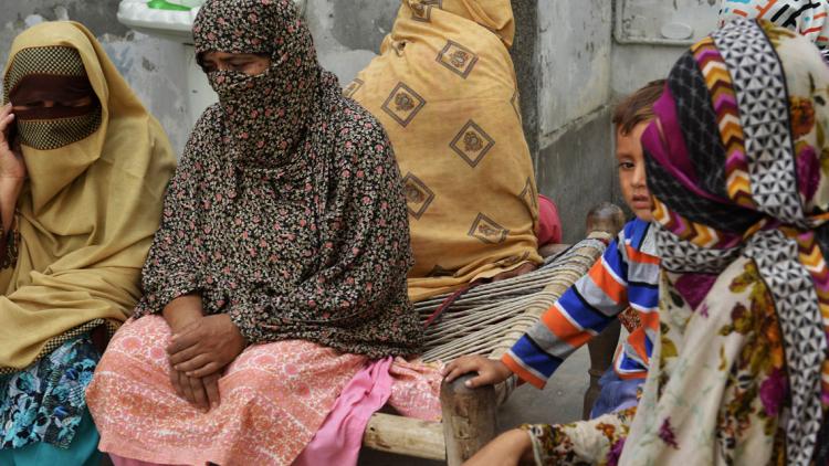 Des mères d'enfants abusés au Pakistan.