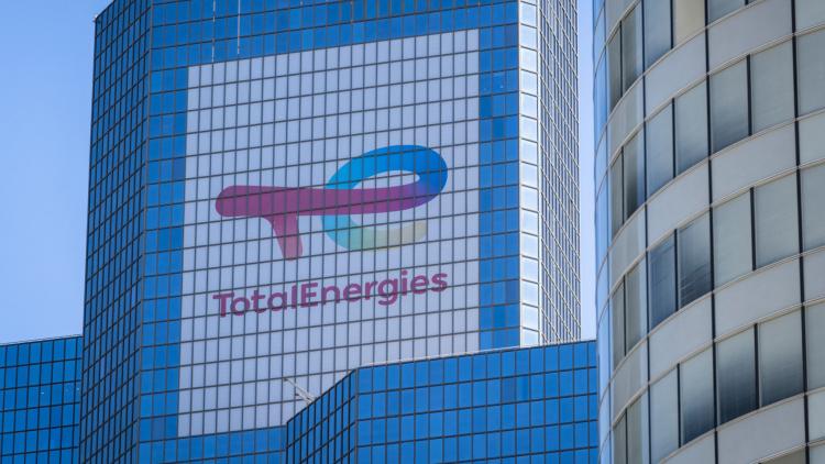 La justice classe une plainte contre TotalEnergies accusé de contribuer à la crise climatique