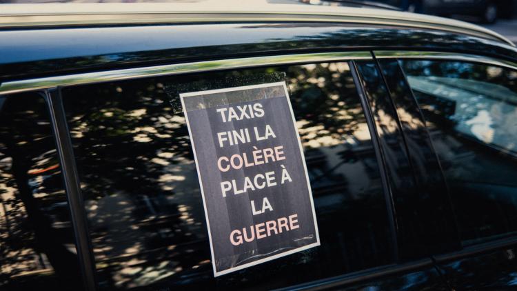 Colère des taxis : le gouvernement «ne va pas faire machine arrière», déclare Sophie Primas