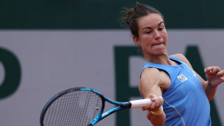 Invitée par les organisateurs du deuxième Grand Chelem de la saison, Boisson s'est imposée 6-4, 4-6, 6-3 face à la N.1 belge.