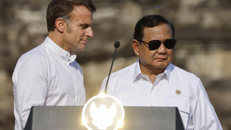 Emmanuel Macron lance «un nouveau partenariat culturel» avec l'Indonésie