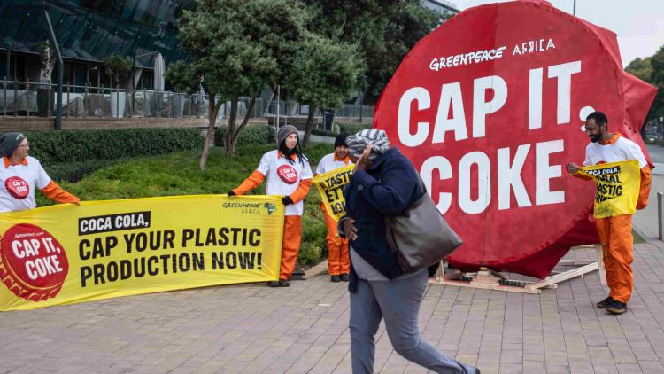 Greenpeace épingle Coca-Cola pour ses milliards de bouteilles plastique