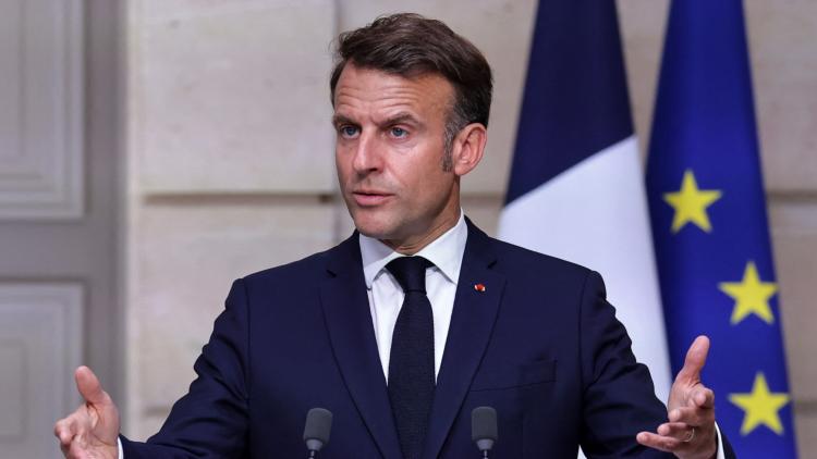 Emmanuel Macron se rendra le 15 juin au Groenland, territoire du Danemark convoité par Donald Trump, a annoncé l'Élysée dans un communiqué.