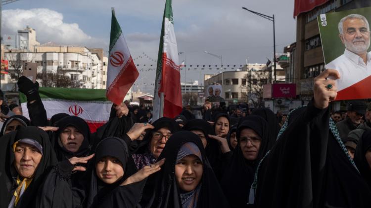 Iran : quand le régime s’appuie sur des influenceurs en France pour diffuser sa propagande et masquer la répression