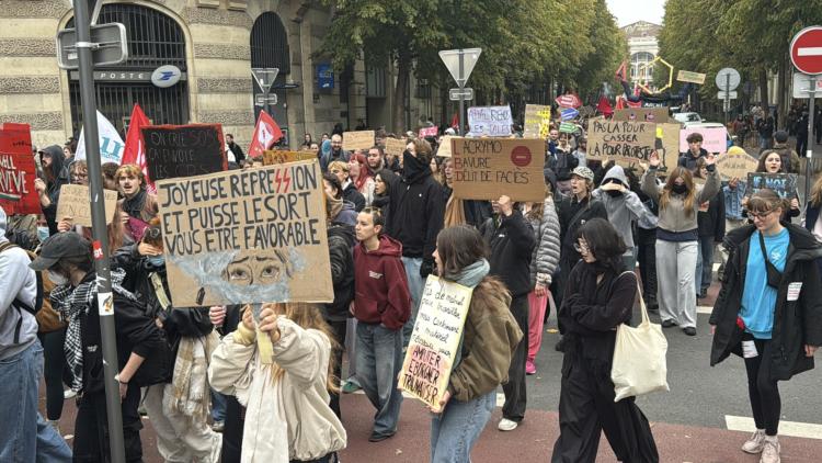 «On se bat pour notre avenir» : à Lyon, la mobilisation lycéenne et étudiante se poursuit
